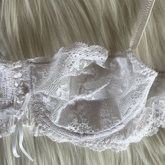 NWT Victorias Secret Lace Bra 34D - Picture 3 of 4